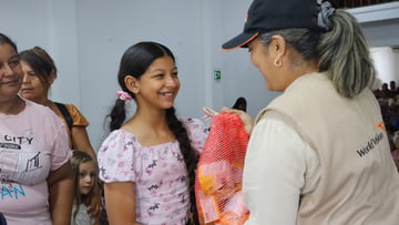 ENTREGA KITS TERREMOTO COL WV (1)