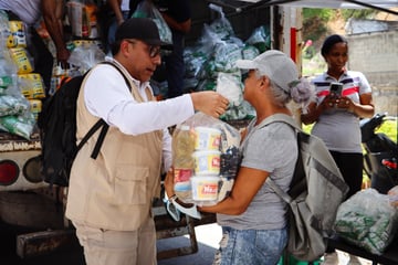 ENTREGA KITS Y ESPACIOS AMIGABLES NIÑEZ- TERREMOTO VENEZUELA WV (2)