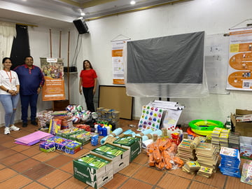 Entrega de maletas pedadógicas niñez Maicao VRF WV (1)