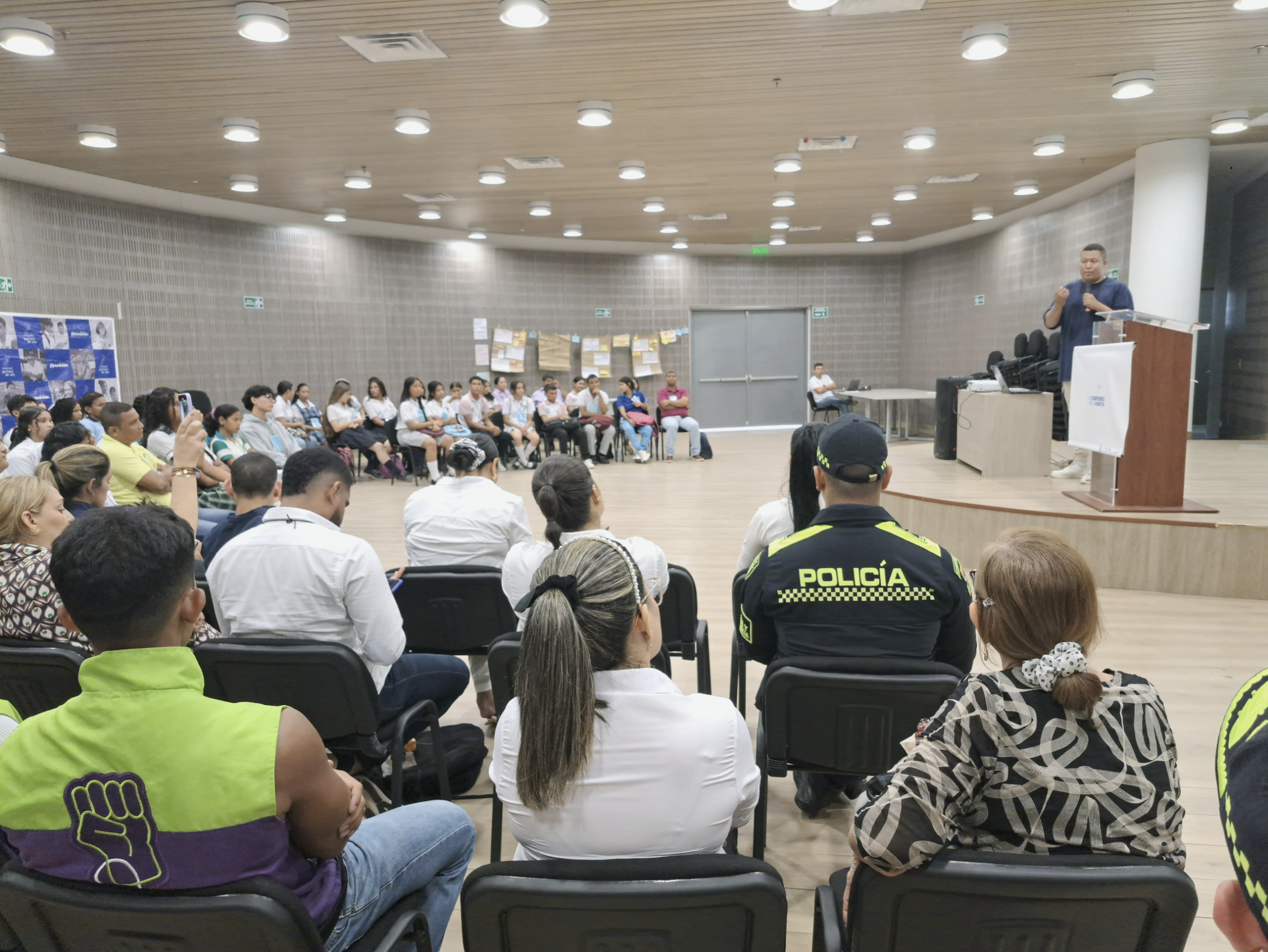 Jornada de jóvenes con autoridades en Montería. 