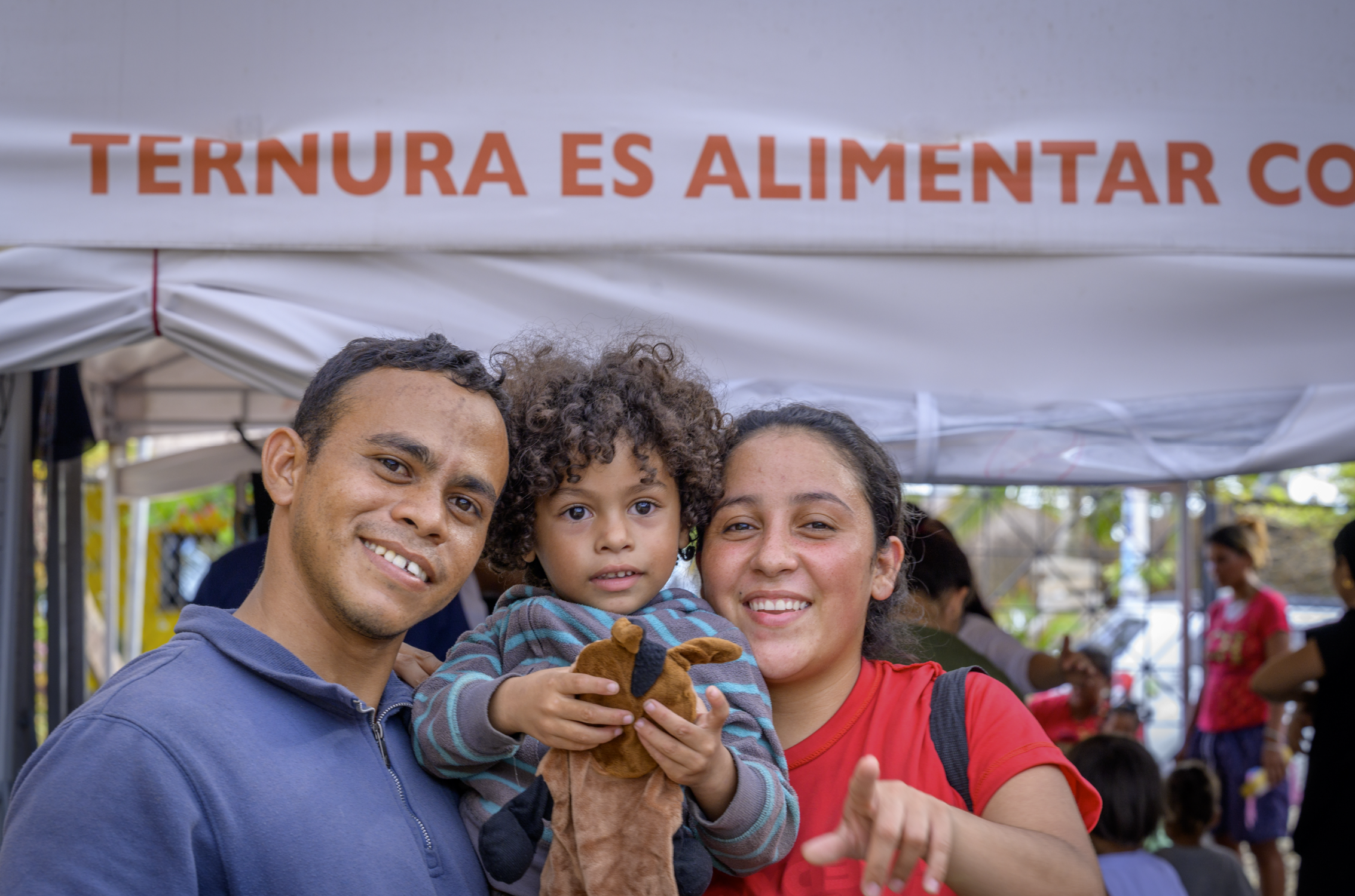 Familia migrantes participantes de jornadas de World Vision. 