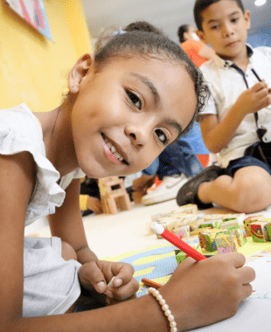 Imagen interna blog-niña pintando