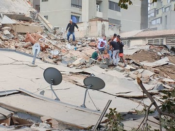 Powerful earthquake strikes Venezuela